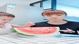 你这家伙事儿有点儿大呀