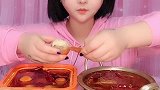 网红毛鸡蛋，这满桌子都是爆辣口味，是你喜欢的吗