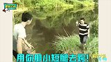 脚滑翻车现场大赏！天黑路滑，走路千万要当心