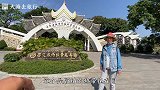 西双版纳热带花卉园，北方的候鸟老人很喜欢这里，到处鲜花盛开！