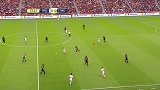足球-17年-皇家盐湖城vs曼联 第13分钟 不明飞行物！赛场中出现红色气球强势抢镜-花絮
