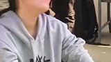 有颜值就够了，可以靠脸吃饭，偏偏要努力工作