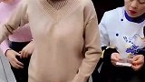 面馆吃面看到的，小姐姐看见小哥给红包，秒给多加肉