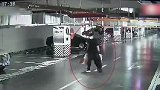 陕西西安：男子为寻刺激 开着豪车偷茅台