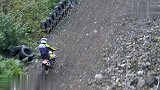 世界上最难的爬坡摩托赛 颠的整个人都要散架了 01