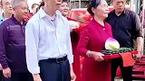 女子记录奶奶过大寿，八个姑姑、姑父十步跪拜！
