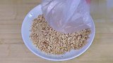 2分钟教你在家自制花生糖，好吃无添加，回忆小时候的味道