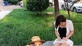 哎呀妈呀，你把我的裙子都弄湿了！