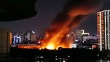湖南长沙一电子厂起火 现场火光冲天