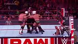 WWE身穿金色紧身衣的男子格外瞩目，大混战的胜利者