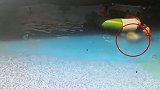 女孩套游泳圈从充气船下飘出溺亡 推船男子全程目睹后离开