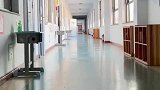 下课铃响了，九零后老师齐刷刷走出教师