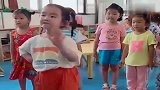 闺女一到幼儿园，就成了班里的王者，老师都被圈粉了！