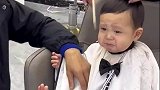 萌娃第一次去理发店理发