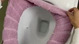 老妈说你爸套的马桶垫有点怪怪的，到家一看，我笑了