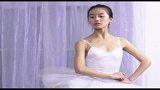 20111016-明星播报-刘诗诗芭蕾舞旧照曝光造型酷似董洁