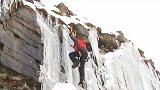 攀岩失误后果多可怕？自己摔落不止还得连累队友
