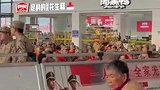 “为国家出力，高兴！”76岁奶奶送孙子入伍，颤巍巍递上水饺，眼神里满是牵挂