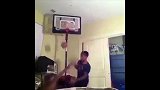 卧室也能上演隔扣秀！跳舞男孩嘚瑟之后秒被打脸