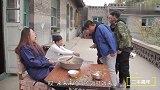 短剧：大叔和大妈食堂打饭，大妈地盘上脏兮兮的，工人们却抢着去