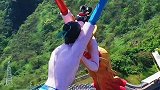 到底怎么上去的，是一男一女，还是两个男人，可以接吻千万别拥抱