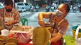 泰国市场买榴莲10斤多的金枕，切出来一半的果肉，太惊喜了吧？