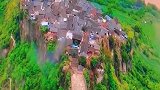 云南悬崖村，108户人家共住一块巨石之上！