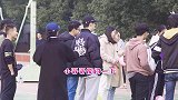 小跳校园恶搞小哥哥，你和你爸爸长得真像，小哥哥崩了我这么老吗