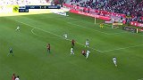 上半场补时第1分钟里尔球员巴姆巴射门