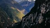 让大家感受一下没有任何添加的原生态怒江大峡谷石门关。