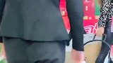 带孩子逛超市，直接放在篮子里，拉着就能逛超市