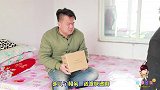 美女假装快递员见相亲对象，把相亲小伙糊弄懵圈了，真有才