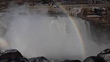 美！黄河壶口瀑布现冰凌素裹“彩虹戏水”景观