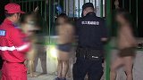 浙江杭州：不要命！为了几条鱼，30多人凌晨与大潮“赛跑”