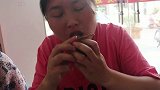 火锅店居然有隐藏菜单，胖妹嘴馋和奶奶出门，这次吃过瘾了
