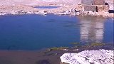 荒无人烟的地方，一口野生温泉在吸引我。