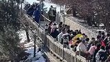 山东泰山队登山祈福 崔康熙率先登上南天门