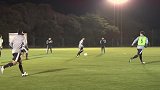 日本男足备战亚洲杯 “蓝武士”抢圈练习展超强控球技术