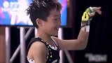 “石头剪刀布”组合带来爆炸街舞，魔性舞姿赢得观众喝彩