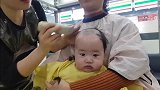 出生150天的宝宝第一次剃头，这小模样真招人喜欢啊