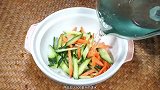 凉拌黄瓜的制作方法步骤，简单又好吃的凉拌黄瓜，清脆爽口