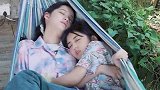 张子枫很重视欧阳娜娜，娜娜也很喜欢张子枫，之前娜娜还定制了一把吉他送给张子枫张子枫手机壳放着与欧阳娜娜的合照