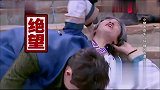 没钱硬拿冷饮的少爷们！小猪也自然而然的拿走冷饮！