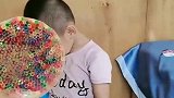 妈妈做的超级泡泡机，一下子可以吹出很多泡泡
