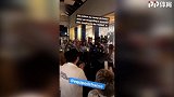 博格巴都有点吃不消？ 法国队赢球后酒店接受夹道欢迎