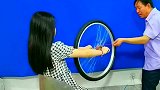 轮胎还能带动人旋转？这是什么原理，真是让人大开眼界了！