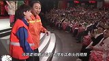 64岁冯巩理发不忘说相声，夸奖中国女足损男足：那帮人没用！