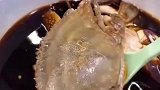 还没有开盖，就感觉这个螃蟹很肥美