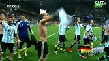 世界杯-14年-淘汰赛-半决赛-赛后阿根廷队员与球迷疯狂庆祝-花絮