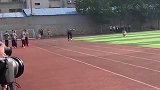 平时看起来很斯文，一个后空翻在学校出名了